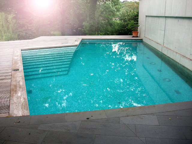 Schwimmbad im Garten / Mittelfranken - Modern - Pools ...