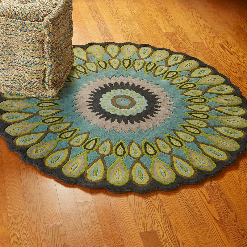 Traditional Peacock Indoor Area Rug, 5' Round