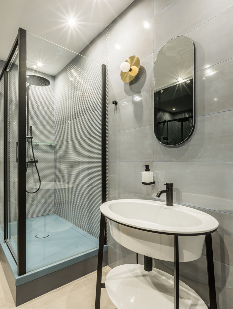 Large contemporary bathroom in Moscow.