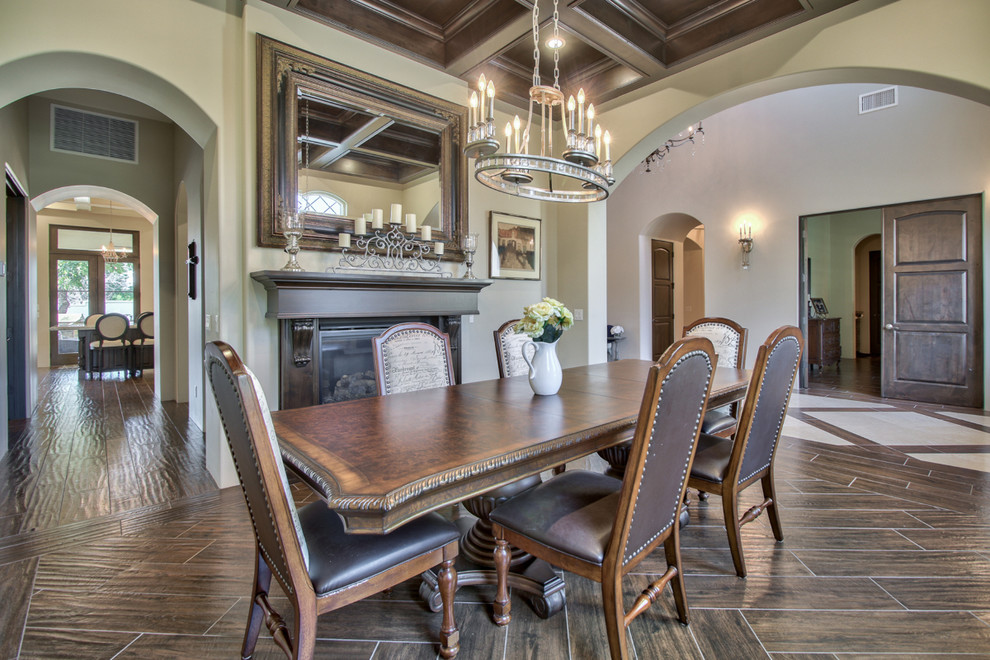 Example of a dining room design in Phoenix