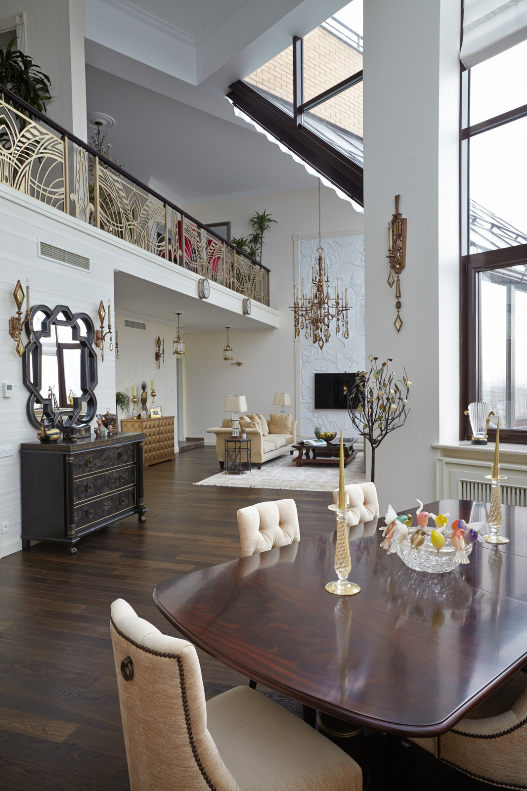 Двухуровневая квартира в центре Москвы, площадь 550 м.кв.