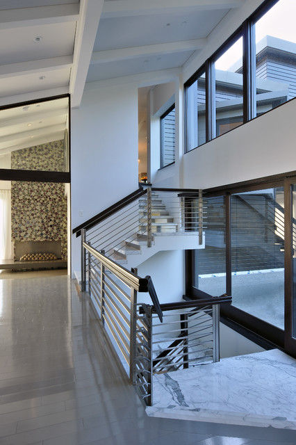 Stylish Crib contemporaneo-scale