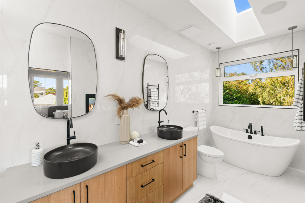 Example of a transitional home design design in Vancouver