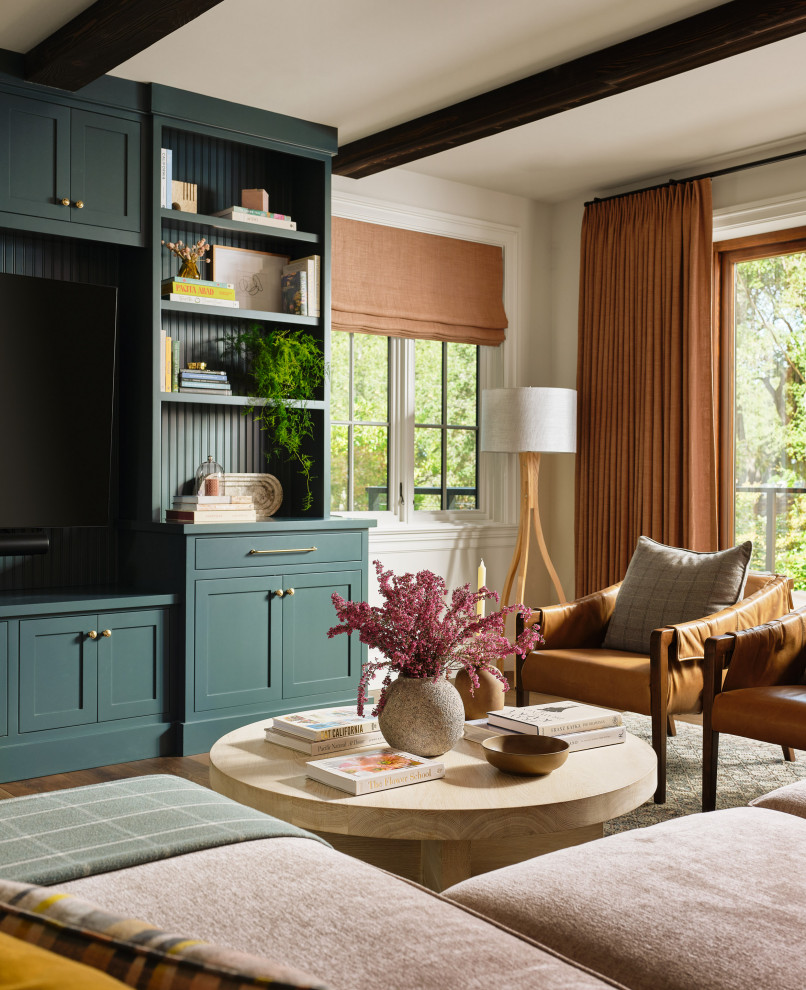 Example of a transitional living room design in San Francisco