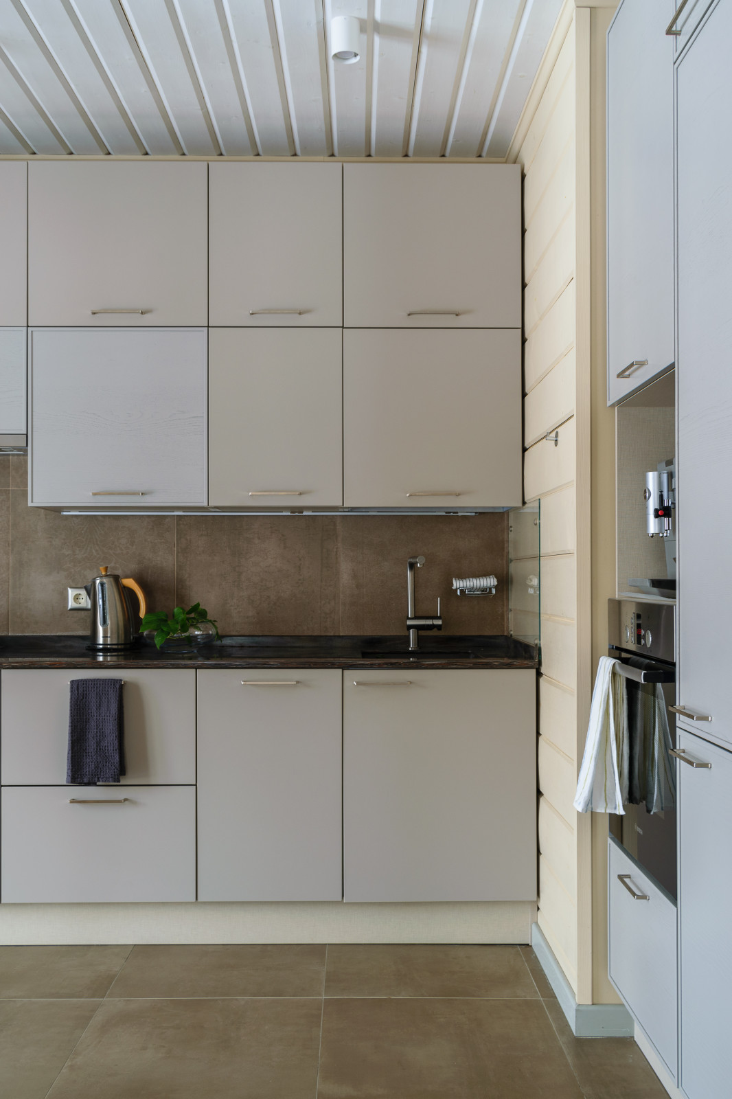 Уютный дом в скандинавском стиле с нотками английской классики