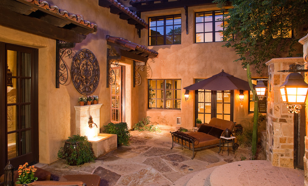 Photo of an expansive traditional patio in Phoenix.