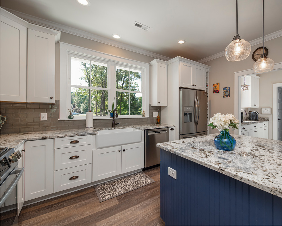 Kitchen - transitional kitchen idea