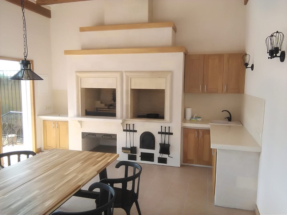 Летняя кухня. белый камень