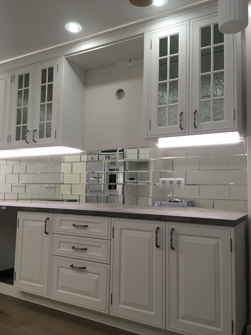 Белоснежная кухня