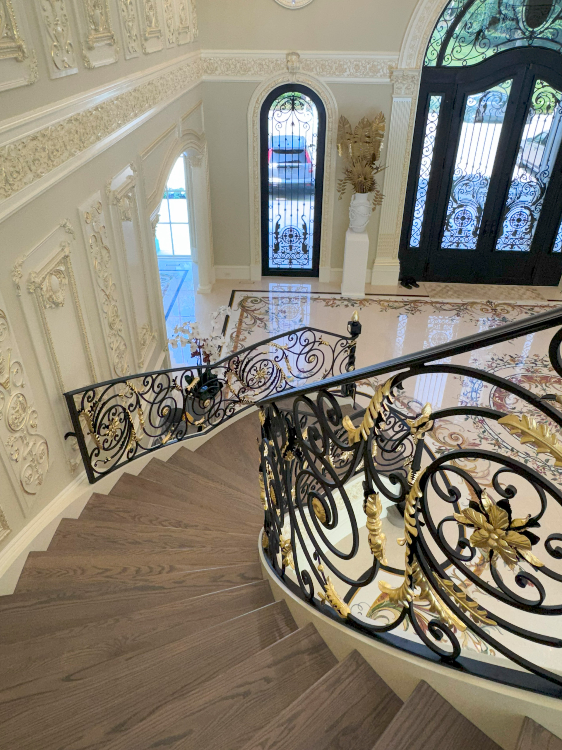 135_Vibrant Staircase with Touch of Historic Grandeur, Great Falls, VA 22066