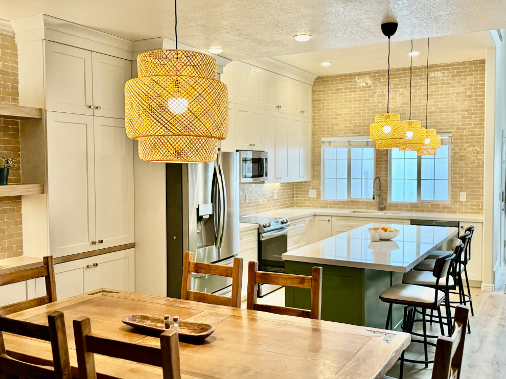 Immagine di una cucina moderna di medie dimensioni con lavello sottopiano, ante con riquadro incassato, ante bianche, top in quarzite, elettrodomestici in acciaio inossidabile, pavimento in vinile, pavimento beige e top bianco