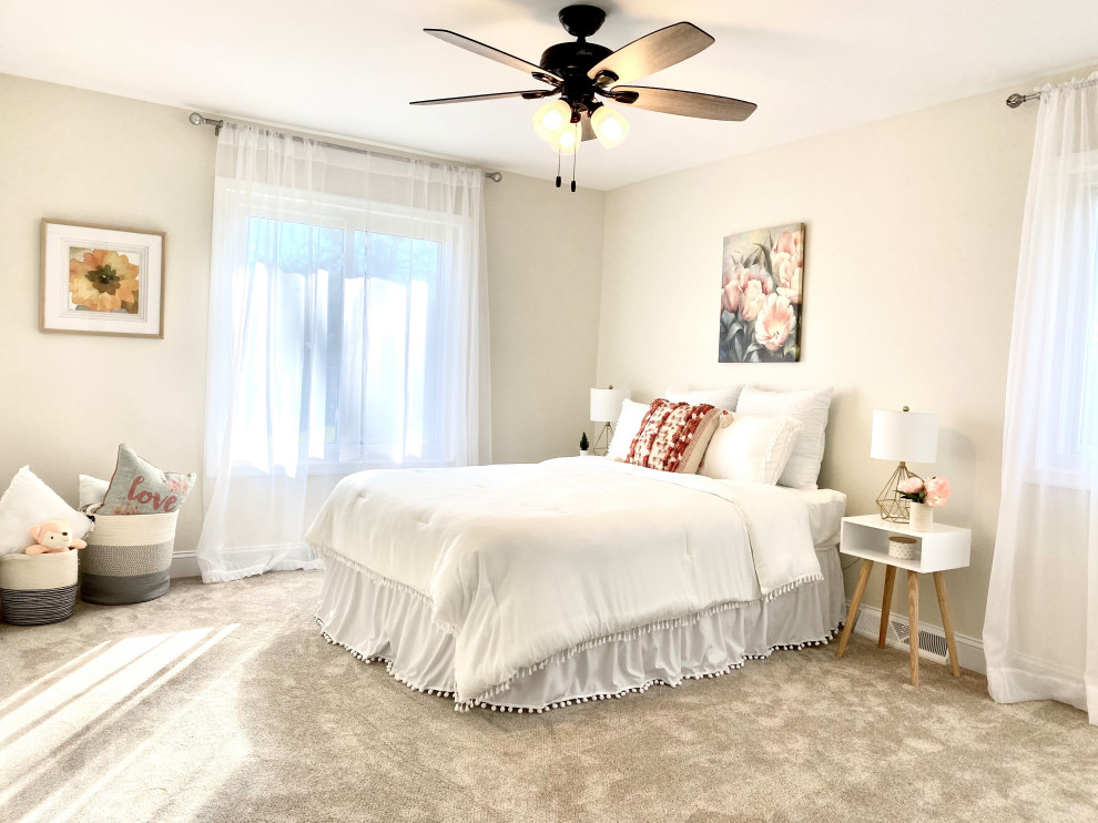 Diseño de dormitorio clásico renovado con paredes beige, moqueta y suelo beige
