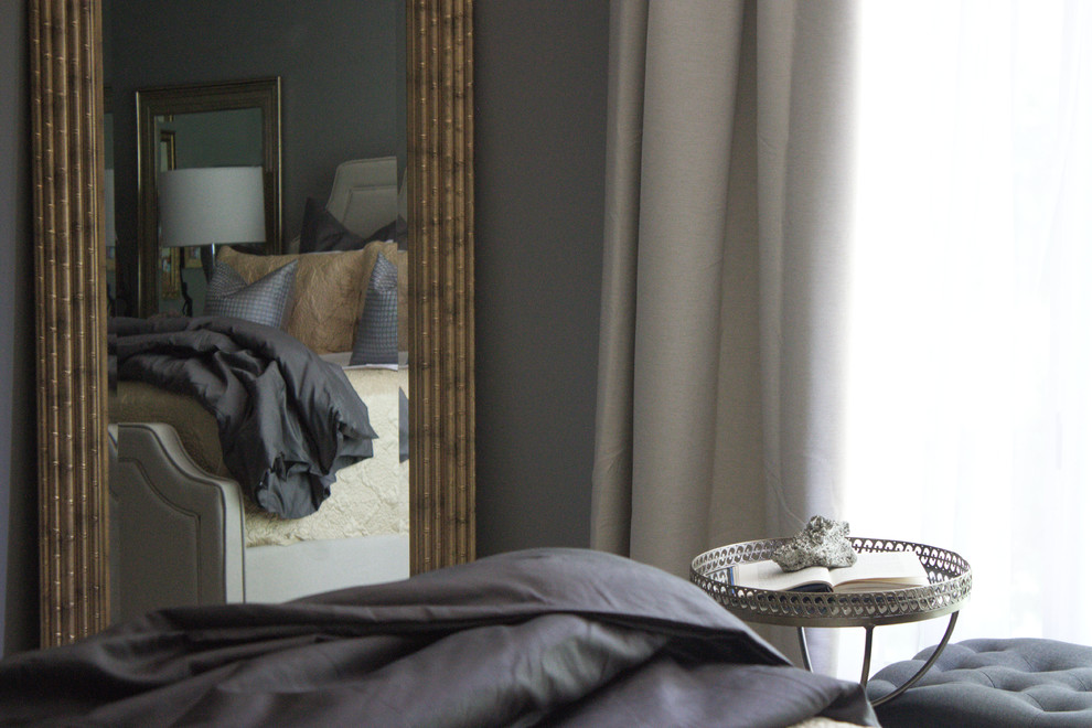 Inspiration for a transitional home design remodel in Atlanta