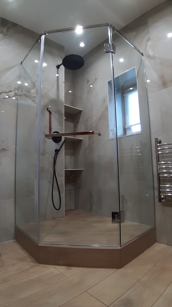 Душевая перегородка пятиугольная