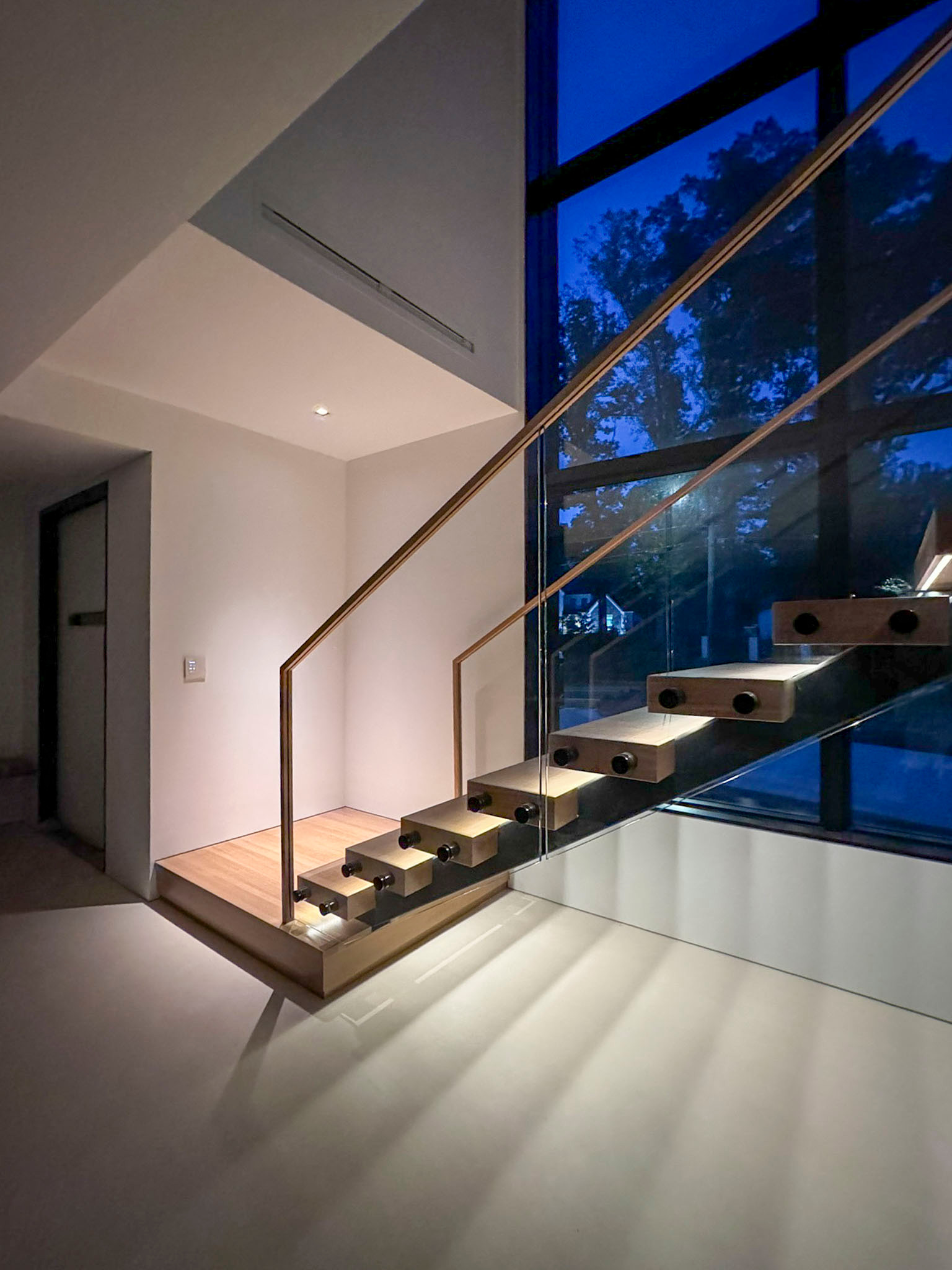 126_Visually Open and Light Contemporary Staircase, Mclean, VA 22102