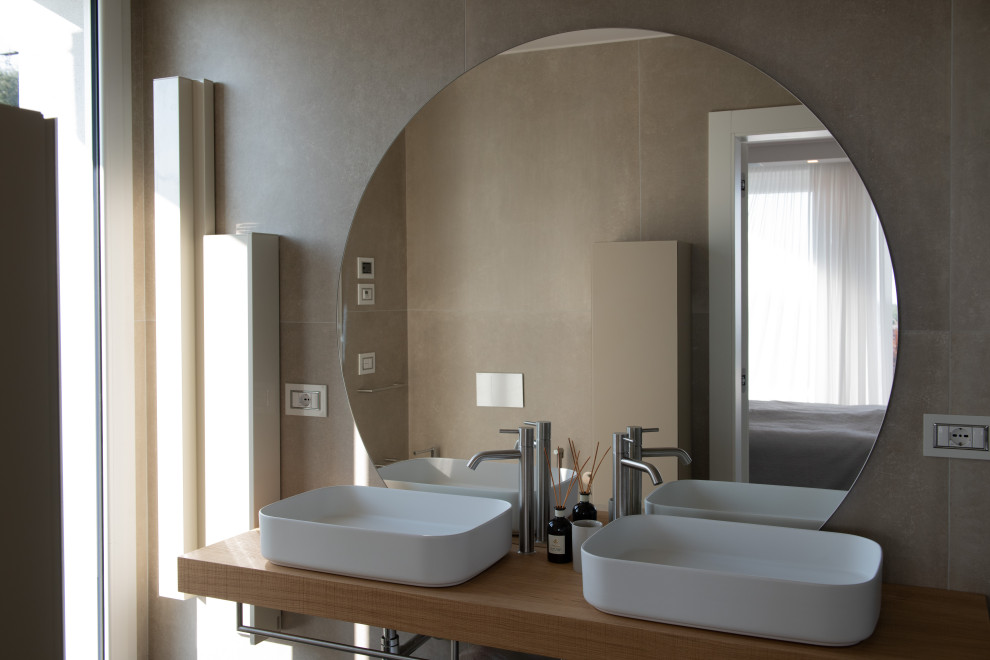 Интерьер апартамента в HPA, Паденге-Суль-Гарда, Италия