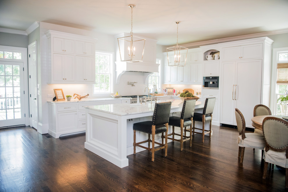 Example of a classic kitchen design in Atlanta
