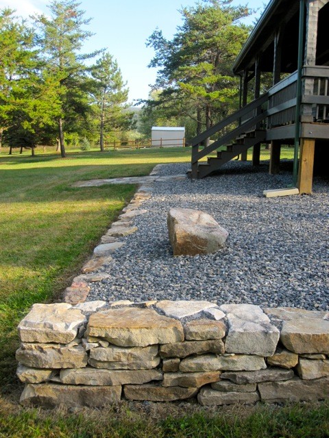 FOCUS: Garden Walls contemporary-garden