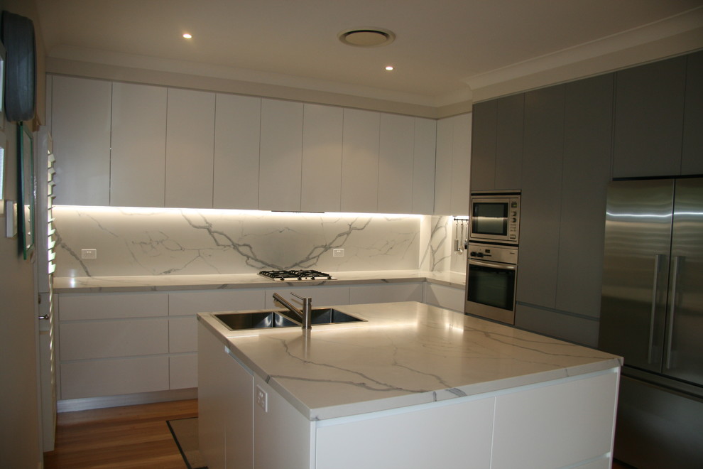 Photo of a large modern kitchen in Sydney.