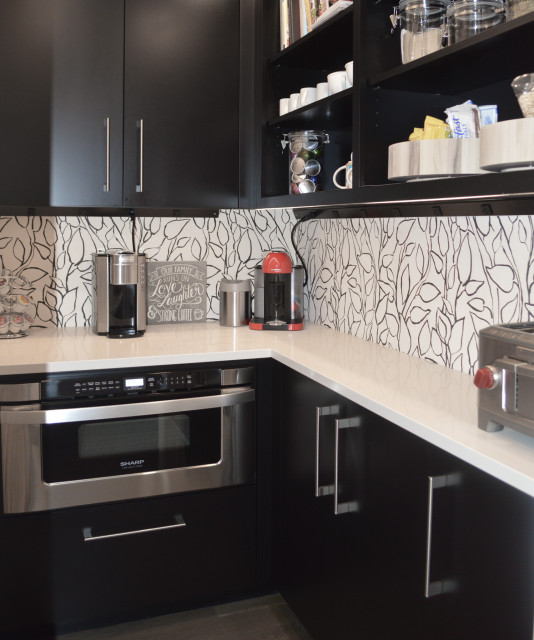 Walkin Pantry / Butlers Pantry Traditional Wardrobe Cleveland