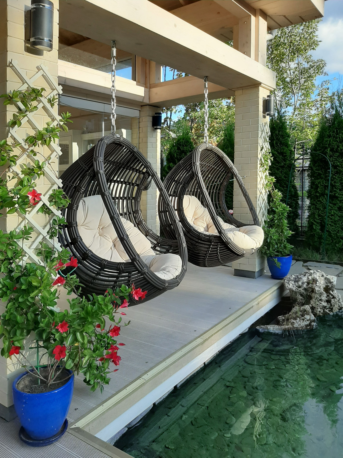 Arbour with a glass walls. Беседка со стеклом