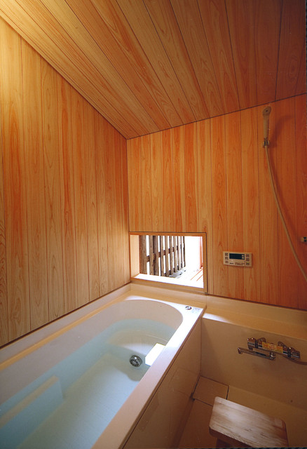弓町の家 japanisch-badezimmer