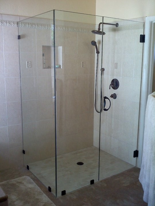 Bathroom - transitional bathroom idea in Phoenix
