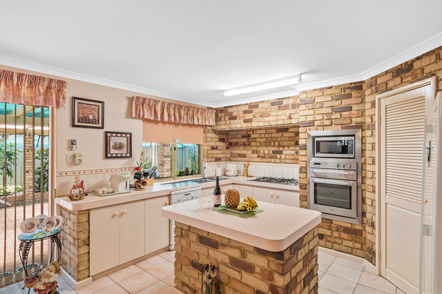 Kitchen transitional-kitchen