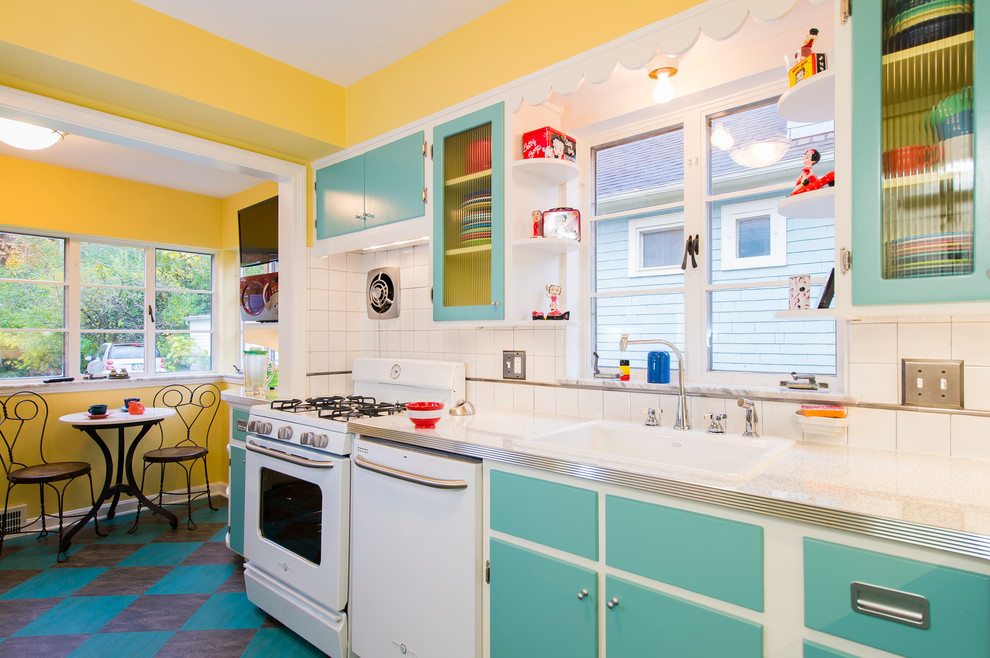 Photo of a retro kitchen in Cleveland.