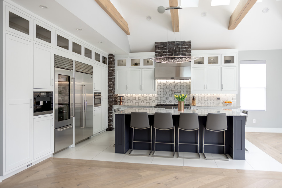 Example of a transitional kitchen design in Columbus
