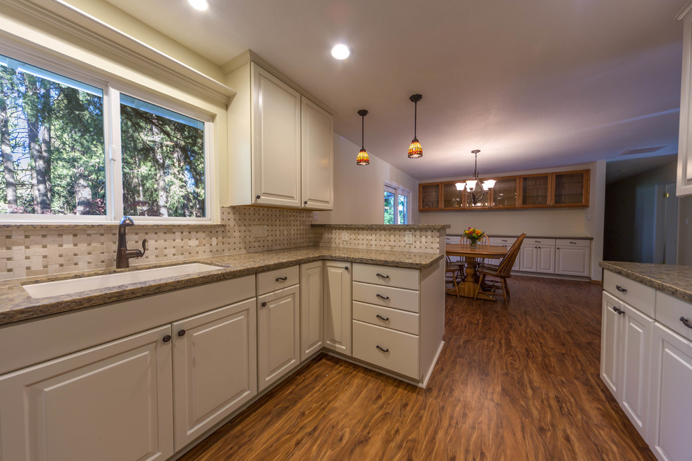 Example of a classic kitchen design in Sacramento