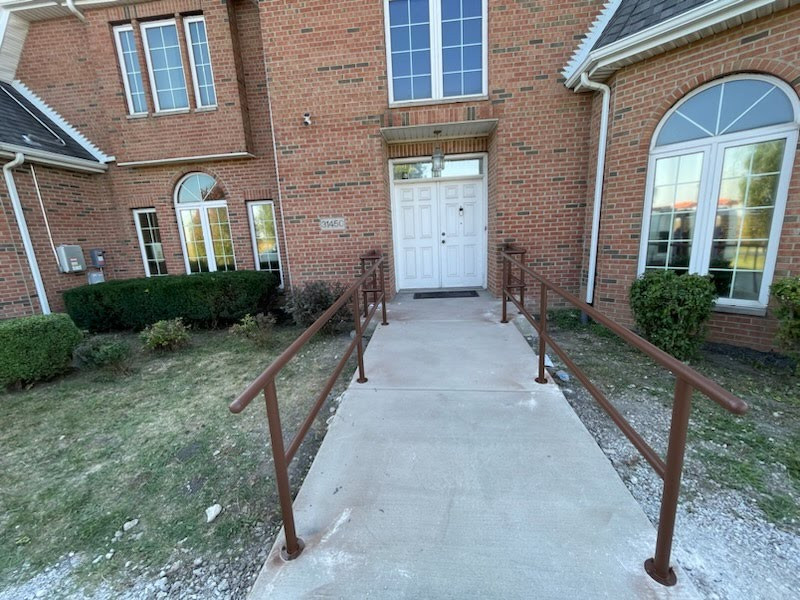 A Heroes Outdoor Deck Retreat - Beecher, IL
