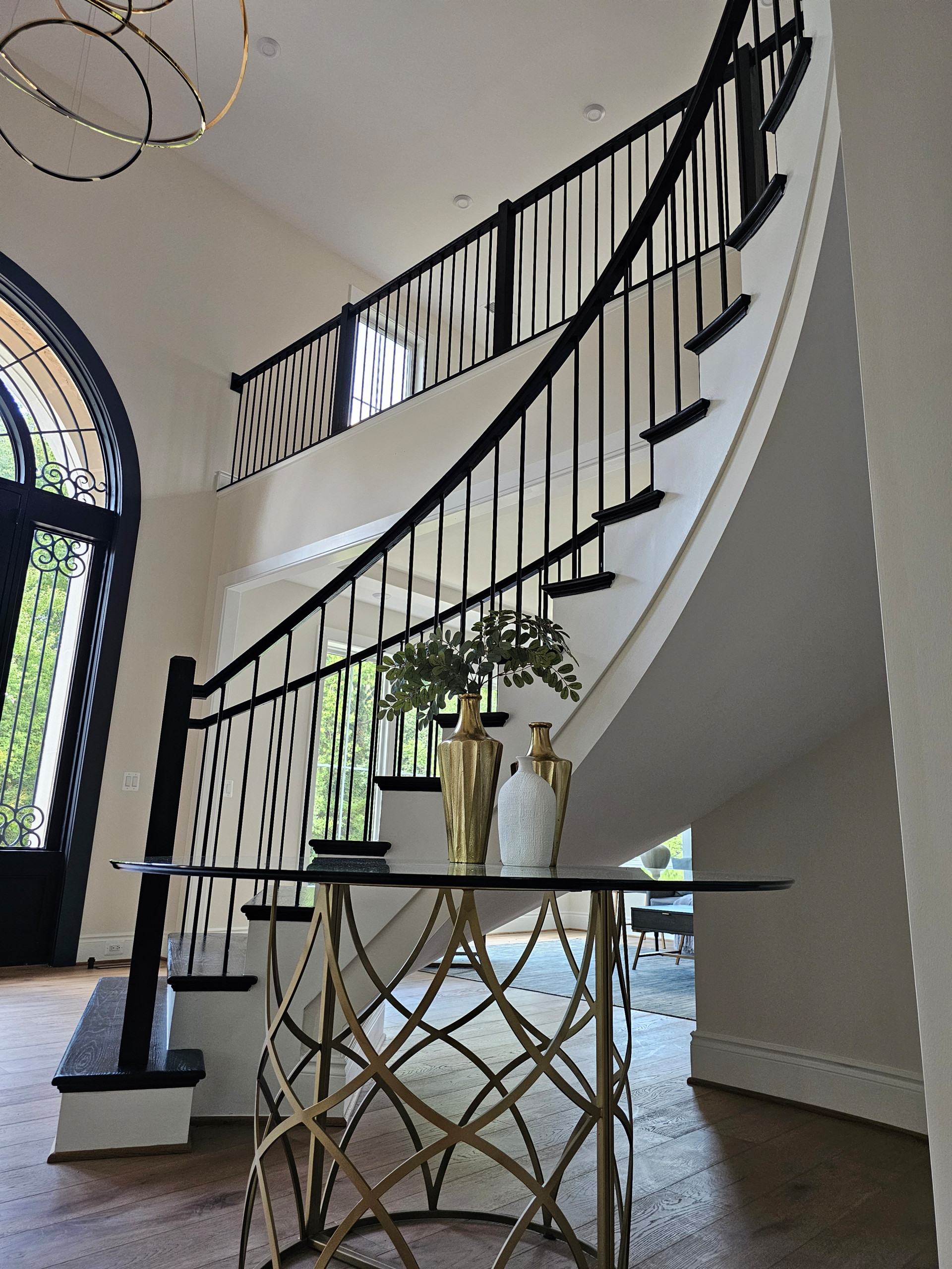 Elegant Curve Elevates Modern Design, Mclean, VA 22101