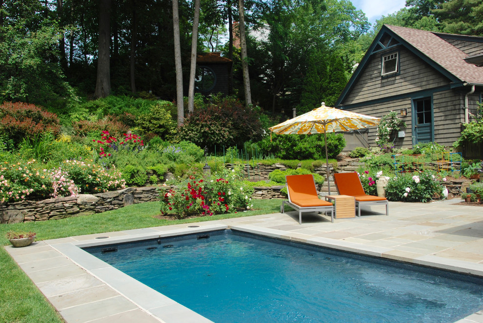 Inspiration for a mid-sized backyard full sun garden for summer in New York with natural stone pavers.