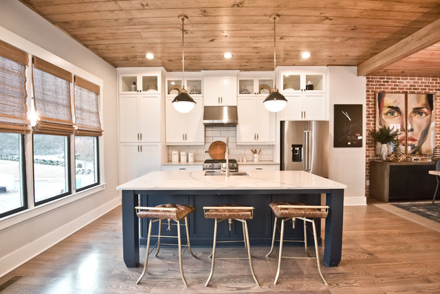 Kitchen with Island industrielt-koekken