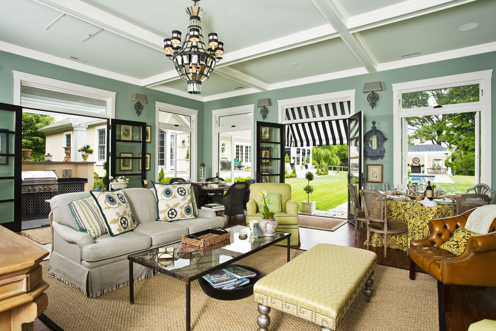 Inspiration for a traditional living room in Baltimore.