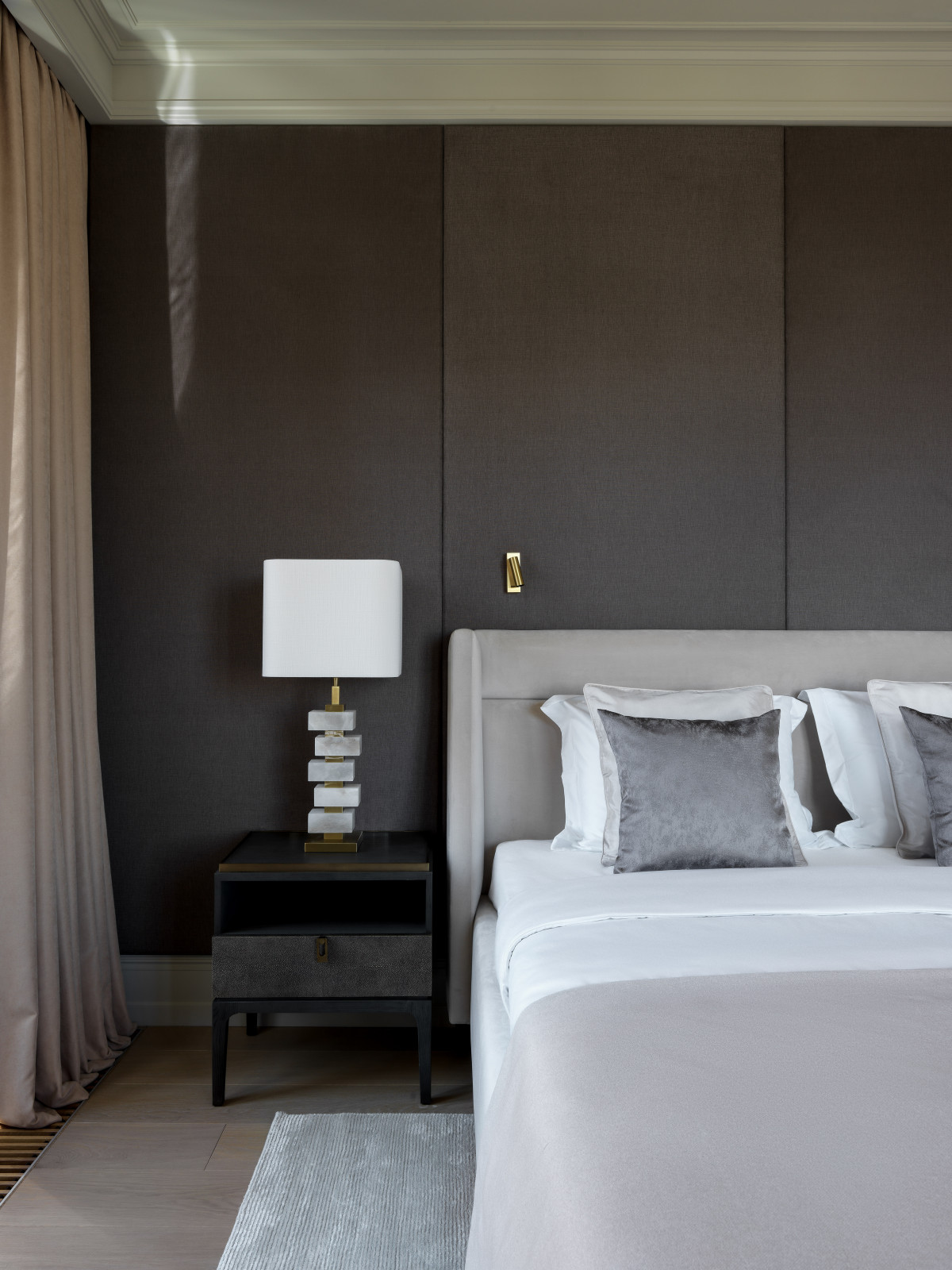 КВАРТИРА С ВИДОМ НА ЖИВОПИСНЫЙ МОСТ_VANDER PARK