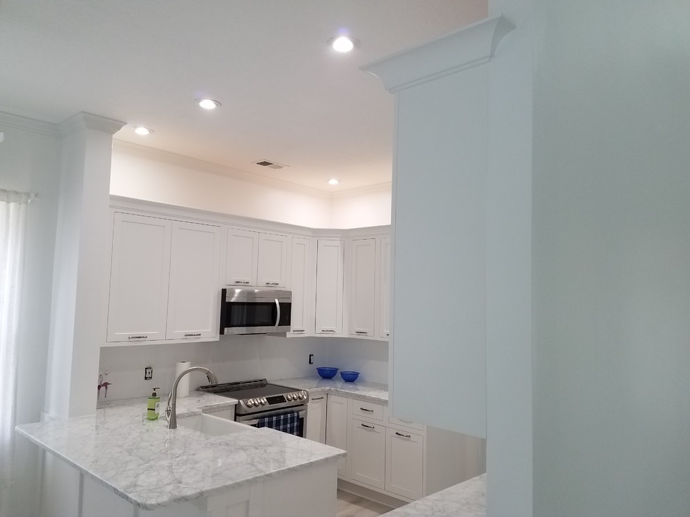 Transitional kitchen photo in Miami