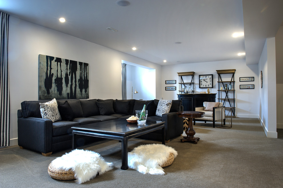 Example of a transitional home design design in Toronto