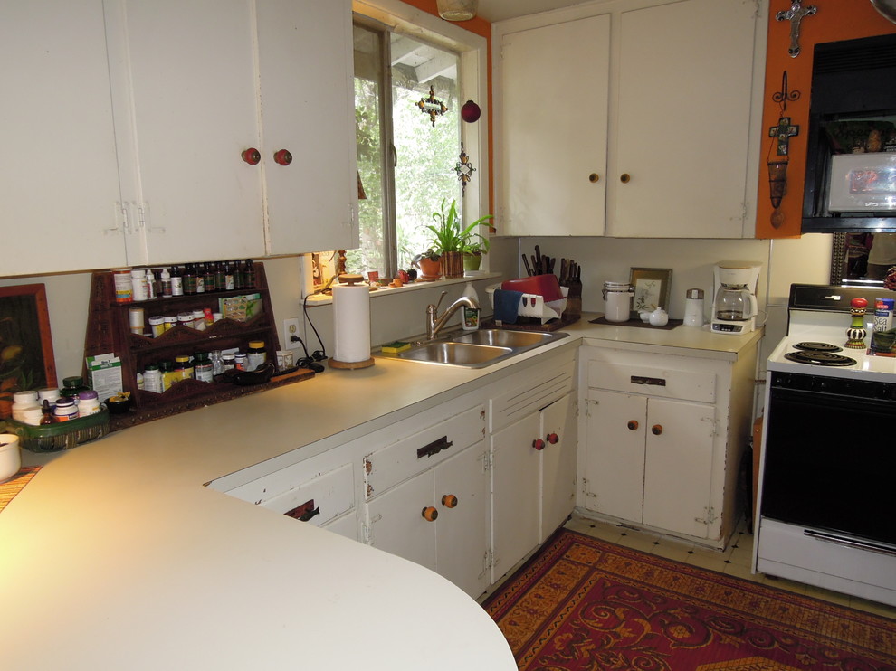 Transitional kitchen photo in Austin