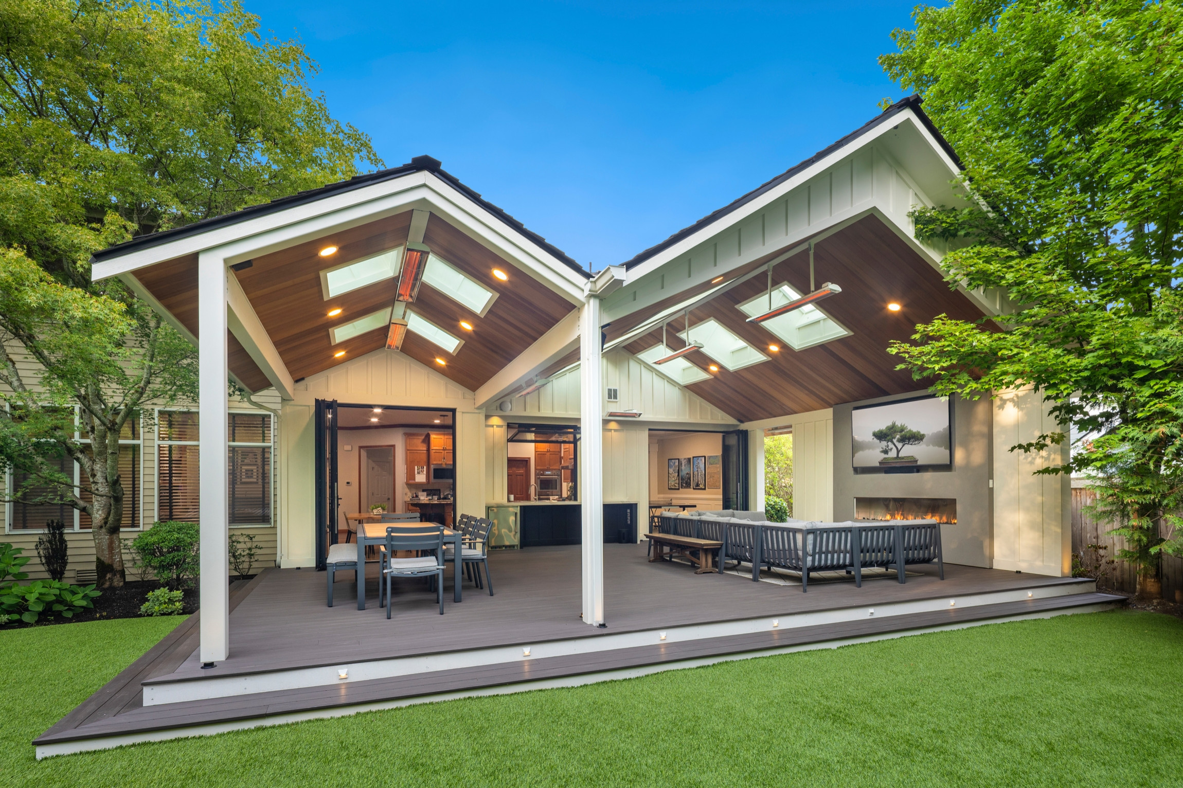 Sammamish Contemporary Outdoor Living