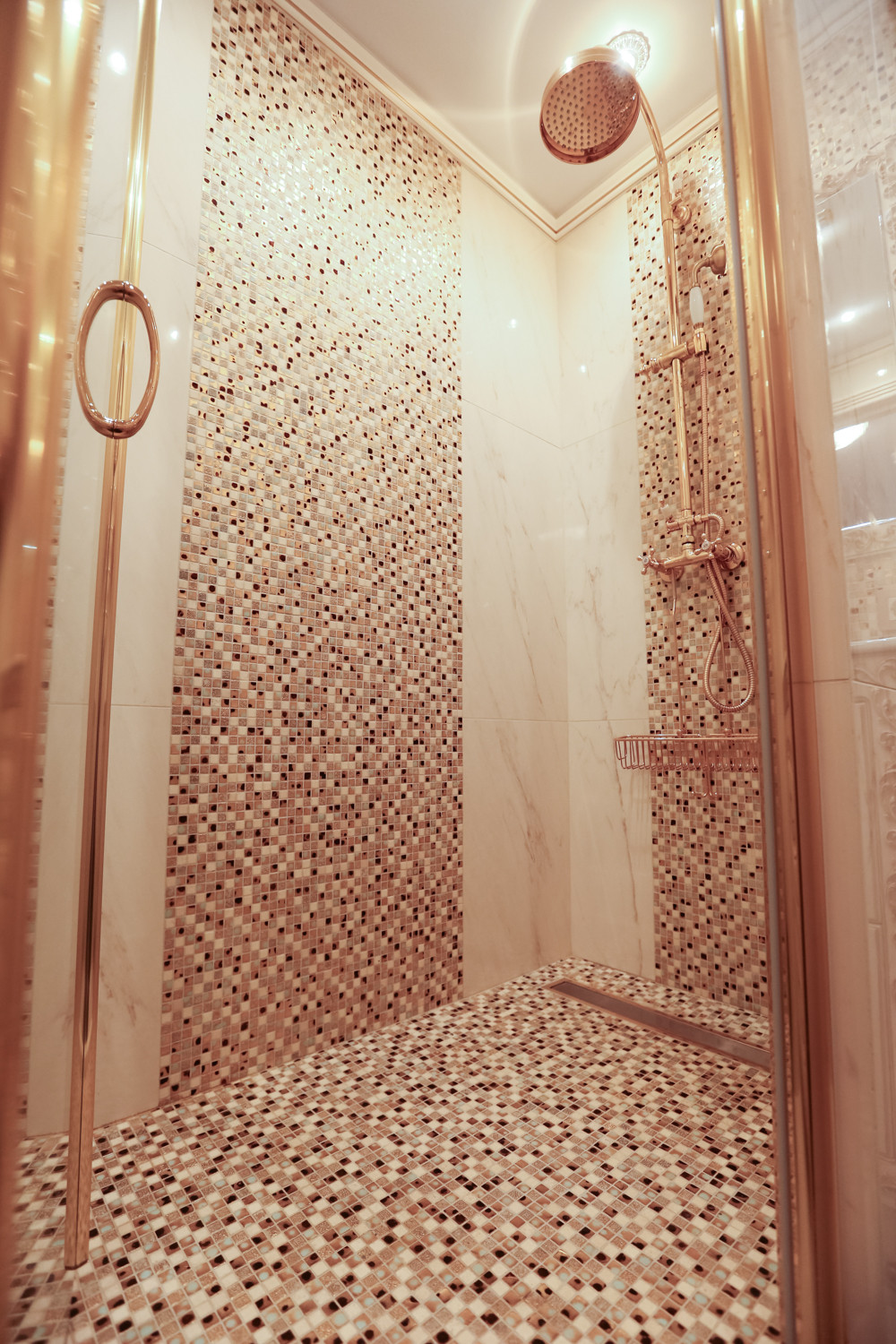 Симфония классики в душевой зоне