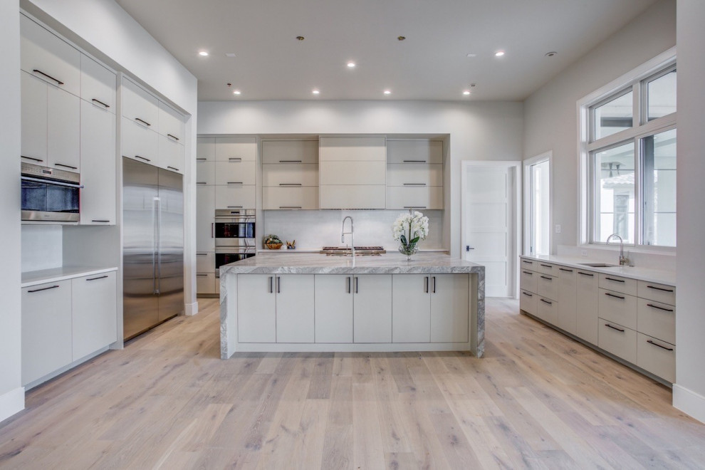Transitional kitchen photo in Austin