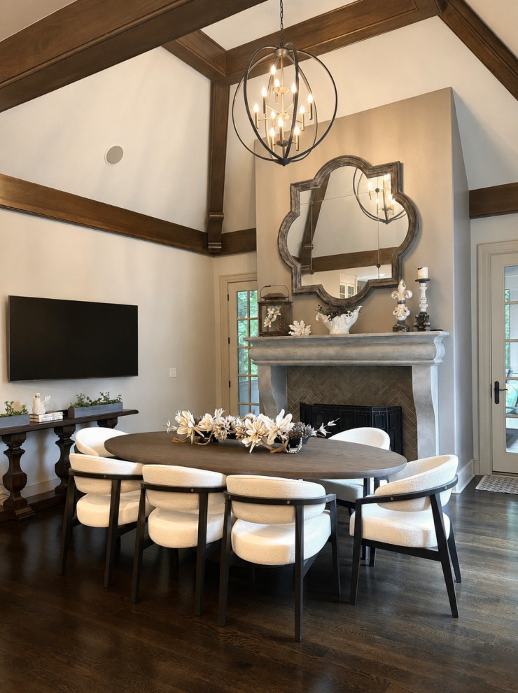 Dining room - transitional dining room idea in Columbus
