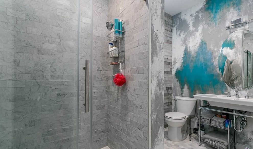 На фото: ванная комната в стиле шебби-шик с
