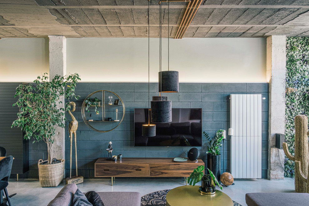Источник вдохновения для домашнего уюта: гостиная комната среднего размера в стиле модернизм с серым полом и балками на потолке