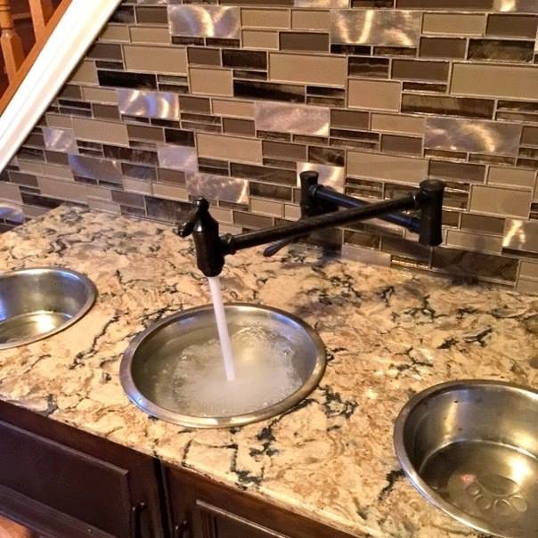 Home design - mid-sized traditional home design idea in Cincinnati