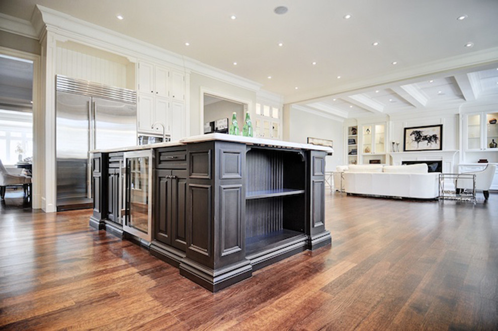 Inspiration for a transitional kitchen remodel in Toronto