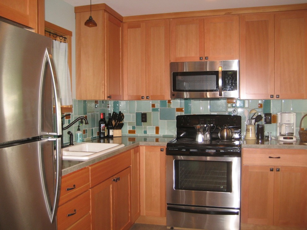 Photo of an eclectic kitchen in Seattle.