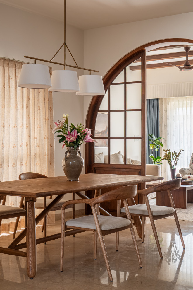 Design ideas for a transitional dining room in Bengaluru.